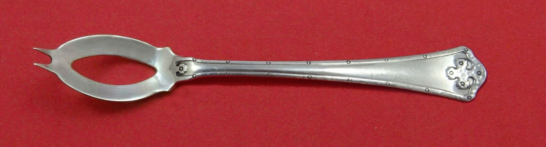 Carmel by Wallace Sterling Silver Olive Spoon Ideal 5 3/8" Custom Made: Carmel by Wallace Sterling Silver Olive Spoon Ideal 5 3/8" Custom Made Type: Serving Spoon Age: Post-1940 Pattern: Carmel Composition: Sterling Silver Maker: Wallace Featured Refinements: Sterling Sil