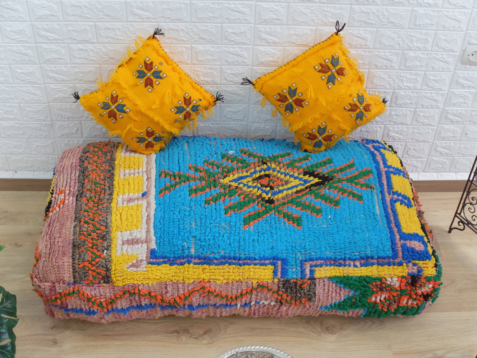 Pouf Moroccan handmade Pouf House Square Coushion Boheme-AZILAL sol Pouf coussin de sol -Made: Pouf Moroccan handmade Pouf House Square Coushion Boheme-AZILAL sol Pouf coussin de sol -Made from vintage old berber rug information Place of origine: Morocco Material: Natural wool ( Old rug ) Cotto