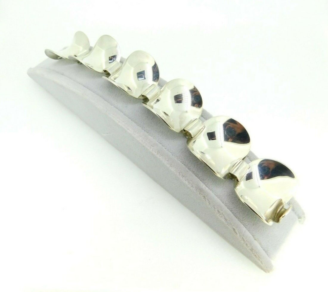 Georg Jensen Sterling Silver Modernist Bracelet #2100: Georg Jensen Sterling Silver Modernist Bracelet #2100 Style: Chain Type: Bracelet Main Stone: No Stone Metal: Sterling Silver Material: Metal Color: Silver Metal Purity: 925 Item Length: 7 in Base Met