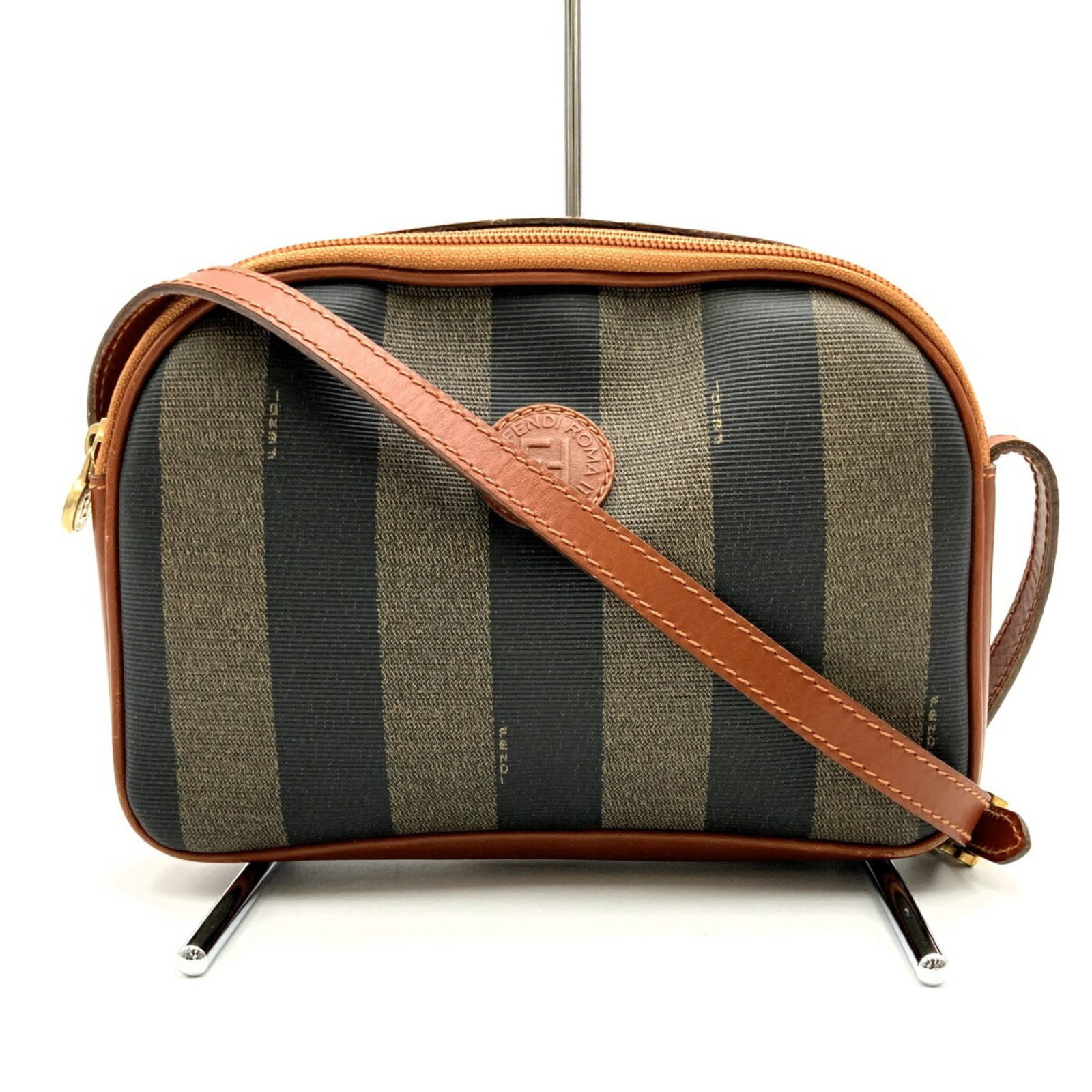 FENDI shoulder bag crossbody pecan pattern brown black khaki PVC ladies fashion: FENDI shoulder bag crossbody pecan pattern brown black khaki PVC ladies fashion Brand: Fendi Type: Shoulder bag Material: PVC PVC: Color: Brown Gender: Women Size (HxWxD): 15.5cm x 22cm x 5cm / 6.1 x 