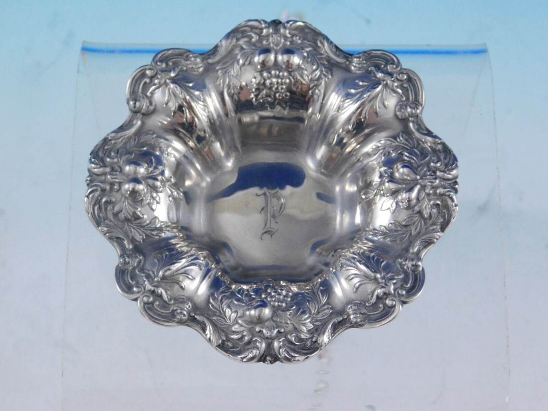 Francis I by Reed and Barton Sterling Silver Nut Cup Dish #X569 Monogram P: Francis I by Reed and Barton Sterling Silver Nut Cup Dish #X569 Monogram P Pattern: Francis I Composition: Sterling Silver Type: Nut Cup Age: 1900-1940 Maker: Reed & Barton Fancis i by reed and barton