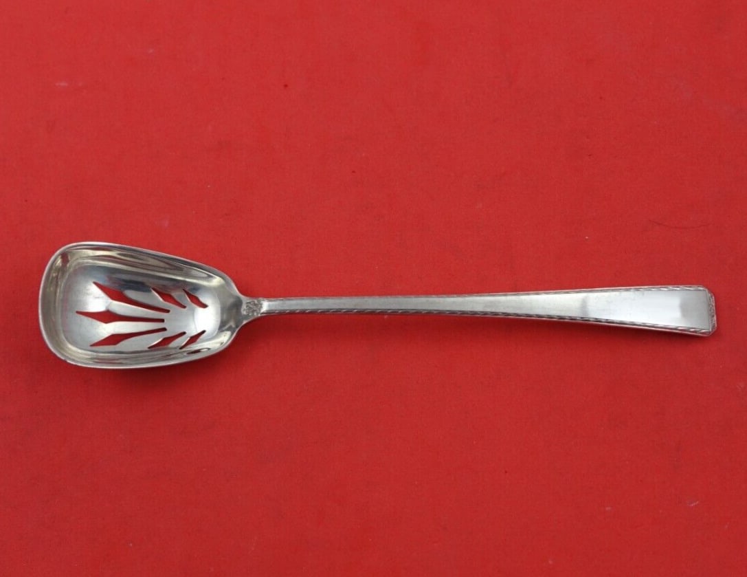 Drury Lane by Towle Sterling Silver Olive Spoon Pierced Original 6" Serving: Drury Lane by Towle Sterling Silver Olive Spoon Pierced Original 6" Serving Pattern: Drury Lane Composition: Sterling Silver Type: Slotted Spoon Maker: Towle Age: 1900-1940 Drury lane by towlesterling