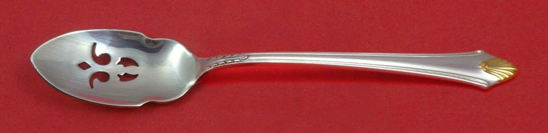 Edgemont Gold by Gorham Sterling Silver Olive Spoon Pierced 5 3/4" Custom Made: Edgemont Gold by Gorham Sterling Silver Olive Spoon Pierced 5 3/4" Custom Made Type: Serving Spoon Composition: Sterling Silver Maker: Gorham Pattern: Edgemont Gold aka Late Georgian Gold Age: Post-19