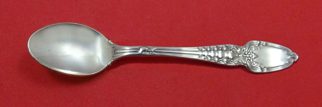Broom Corn By Tiffany and Co. Sterling Silver Infant Feeding Spoon 5 3/4" Custom: Broom Corn By Tiffany and Co. Sterling Silver Infant Feeding Spoon 5 3/4" Custom Age: 1850-1899 Pattern: Broomcorn Type: Spoon Featured Refinements: Tiffany Sterling Silverware Maker: Tiffany & Co. Co