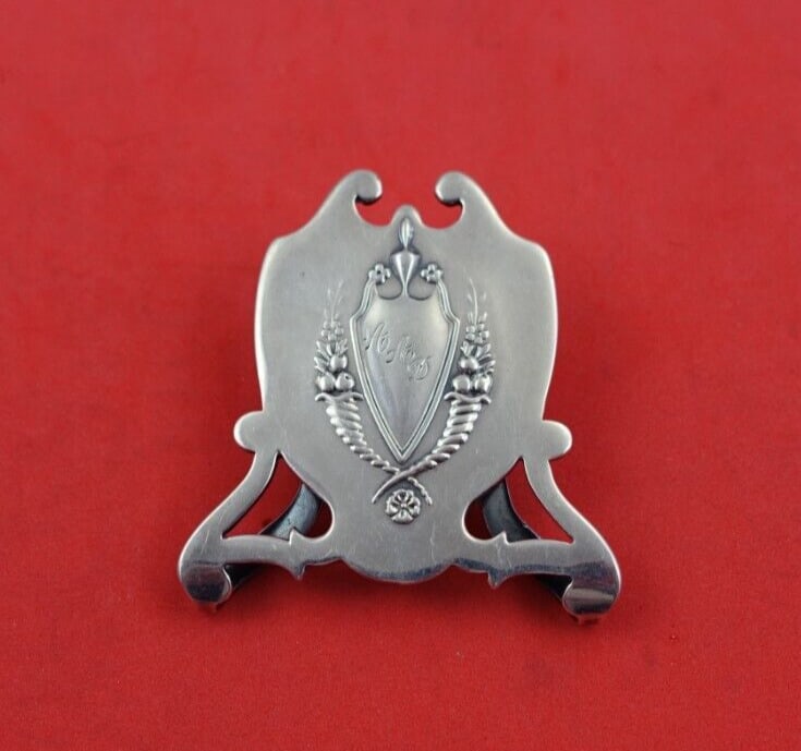 Mount Vernon by Lunt Sterling Silver Napkin Clip Original 1 3/4" x 1 3/4": Mount Vernon by Lunt Sterling Silver Napkin Clip Original 1 3/4" x 1 3/4" Pattern: Mount Vernon Composition: Sterling Silver (.925) Type: Napkin Ring Age: 1900-1940 Maker: Lunt Mount vernon by luntste