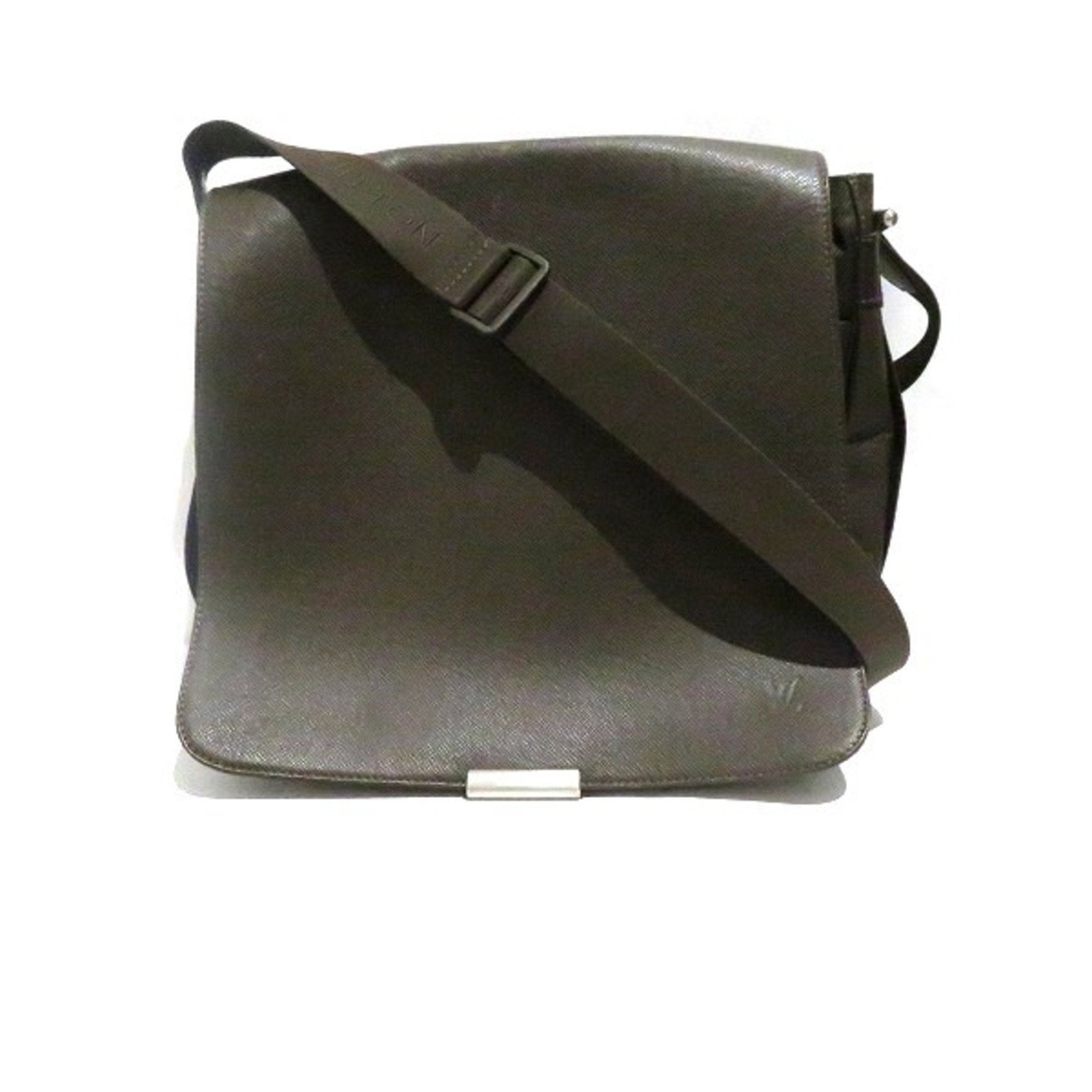 Louis Vuitton Taiga Victor M30146 Bag Shoulder Unisex: Louis Vuitton Taiga Victor M30146 Bag Shoulder Unisex Brand: Louis Vuitton Line: Taiga Model: Victor Type: Shoulder bag Material: Taiga leather Taiga leather: Color: Brown Khaki Outer Pocket: Open poc