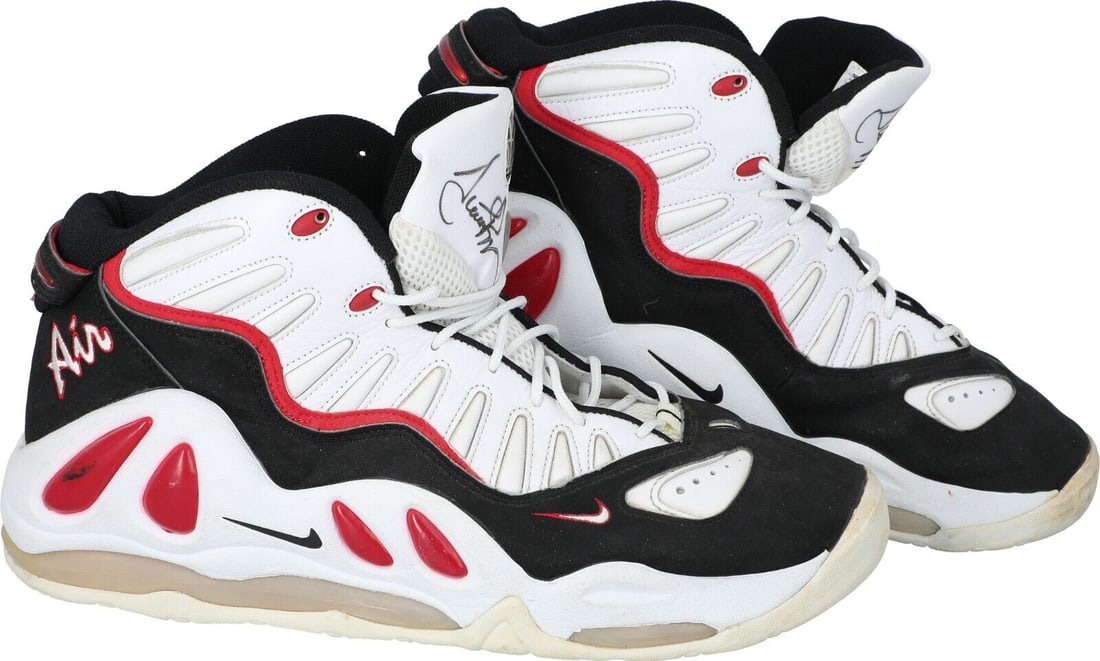 1997 Scottie Pippen Signed Game Used Nike Sneakers Shoes Beckett & MEARS COA: 1997 Scottie Pippen Signed Game Used Nike Sneakers Shoes Beckett & MEARS COA Sport: Baseball Player: Scottie Pippen Officially Licensed: Yes Signed: Yes Autograph Authentication: James Spence (JSA) Or