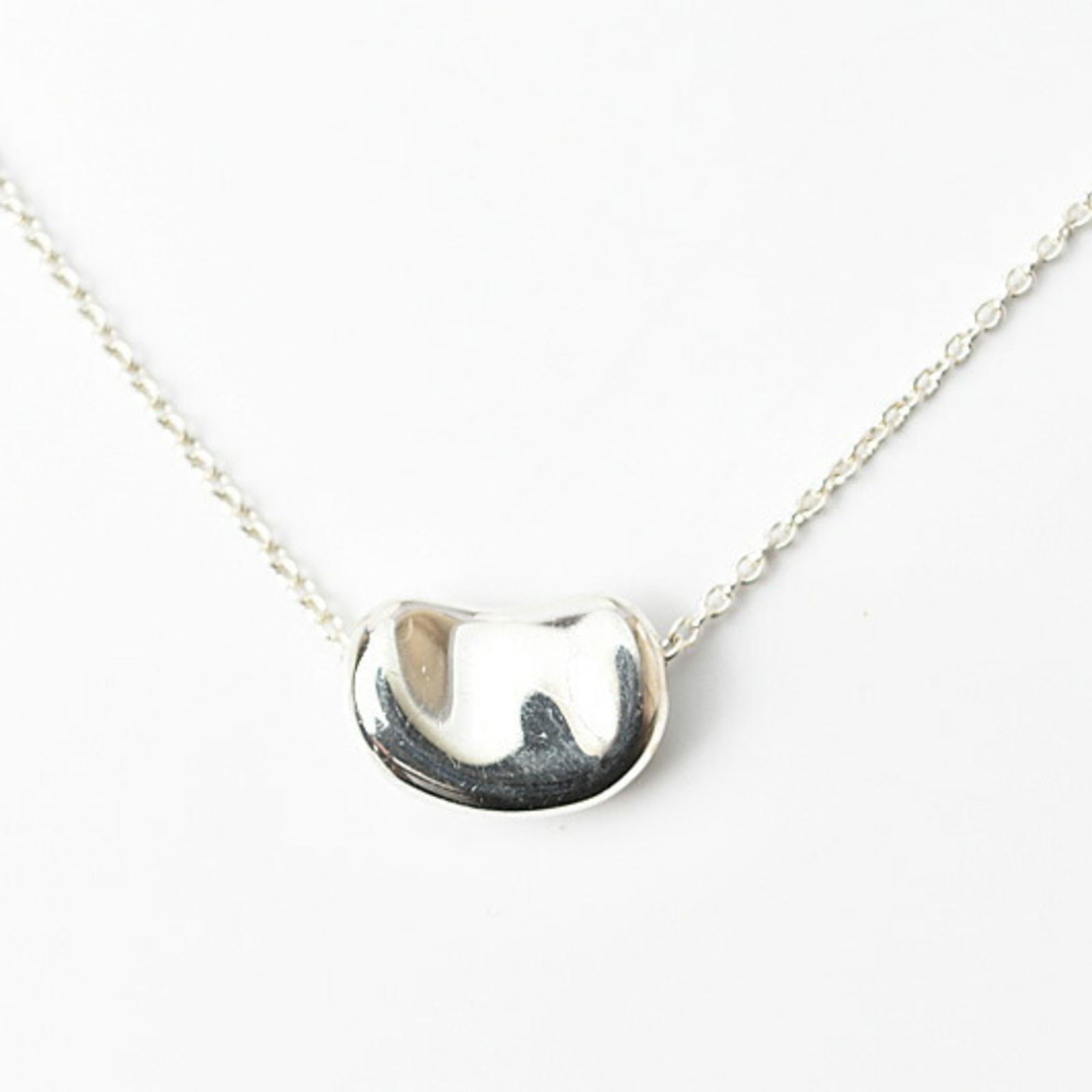 Tiffany Necklace Pendant Silver TIFFANY&Co. Elsa Peretti Bean: Tiffany Necklace Pendant Silver TIFFANY&Co. Elsa Peretti Bean Brand: Tiffany Line: Bean Necklace Type: Necklace Pendant Type: Pendant Gender: Women Material: Silver 925 Sterling silver Color: Silver N