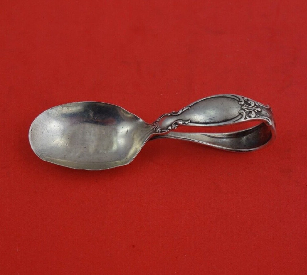 Reed and Barton Sterling Silver Baby Spoon bent handle 5 5/8" original: Reed and Barton Sterling Silver Baby Spoon bent handle 5 5/8" original Reed and bartonsterling silver baby spoon, bent handle and original 5 5/8" by reed and barton. It is not monogrammed and is in go