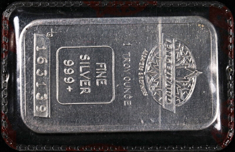 1981 Engelhard Canada Maple Leaf "Red Seal" 1 Troy Ounce .999 Silver Bar - STOCK: 1981 Engelhard Canada Maple Leaf "Red Seal" 1 Troy Ounce .999 Silver Bar - STOCK Composition: Silver Year: 1981 Fineness: 0.999 Pre-Owned The MYNT Guarantee: All items in this auction are guaranteed t