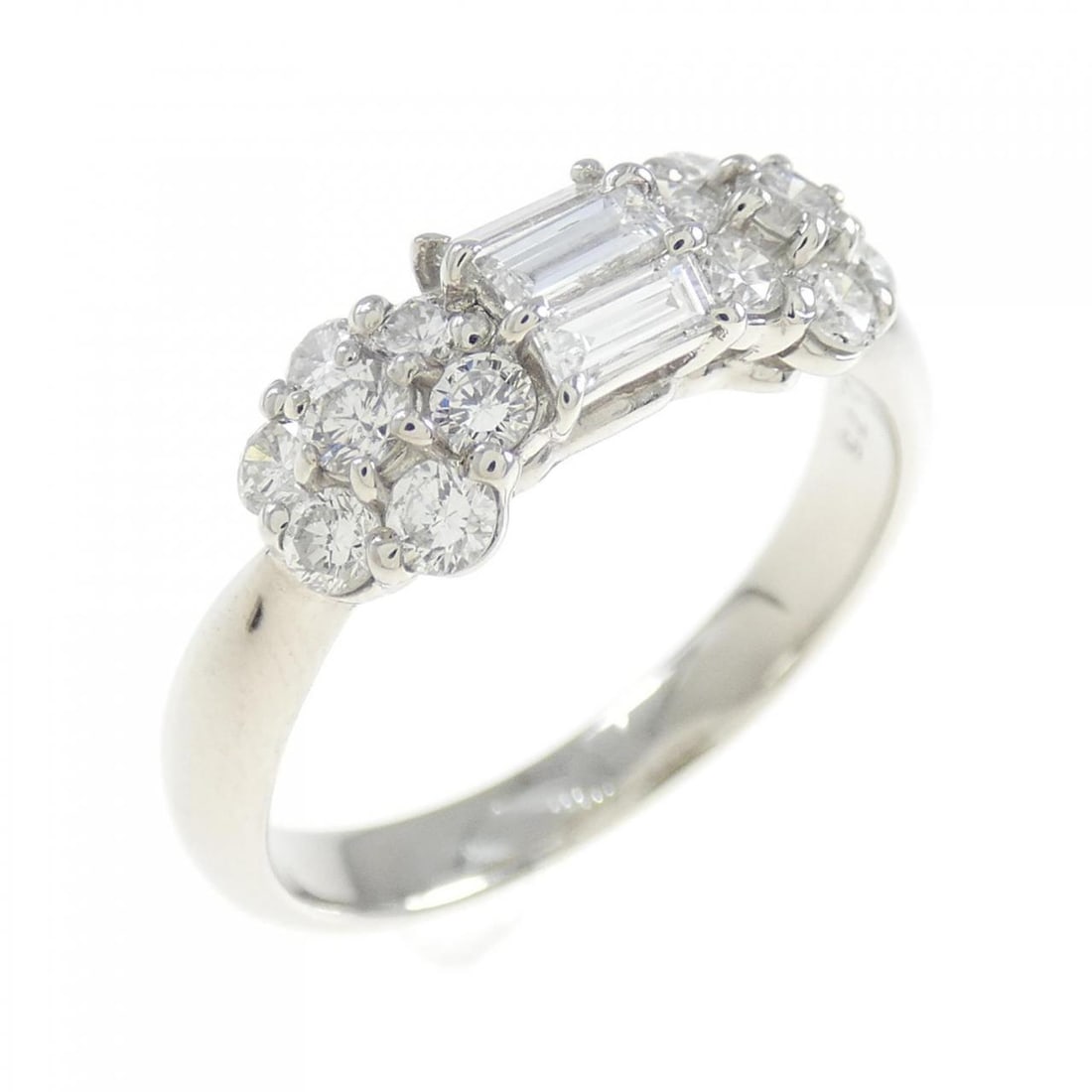 PT Diamond Ring 0.75CT: PT Diamond Ring 0.75CT Brand: Unbranded Style: Ring Material: Platinum "Gender: Ladies " Size: 6.5 (US size) Main Stone: Diamond 0.75CT Weight: approx. 4.7g Actualsize: Max W: 6.2mm Centerstone: Diamo