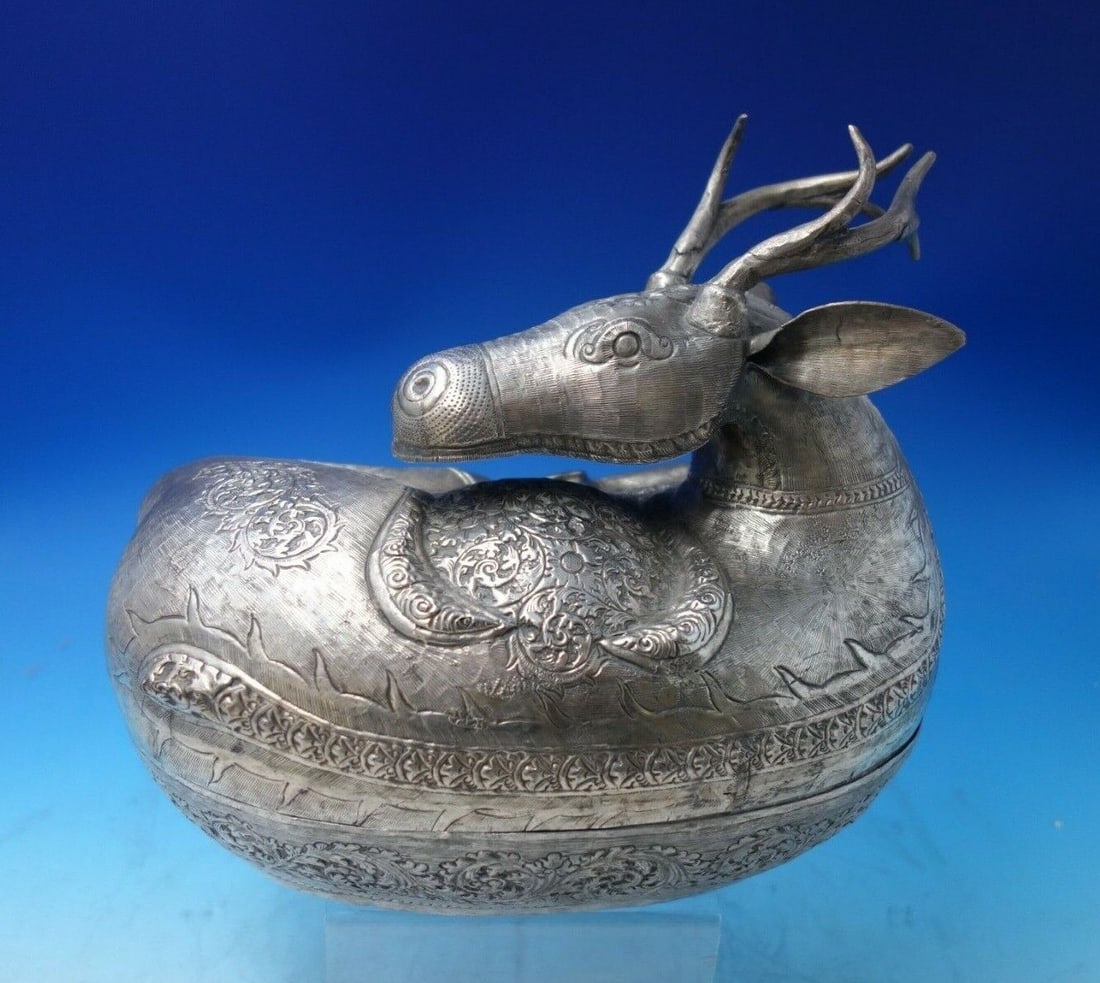 Asian .700-.800 Silver Box Deer Form Handwrought 9" Tall 29.27 ozt.: Asian .700-.800 Silver Box Deer Form Handwrought 9" Tall 29.27 ozt. Extraordinary asian. 700-. 800 silver handwrought large box in the form of a deer (unmarked, maker unknown). This piece was made in 