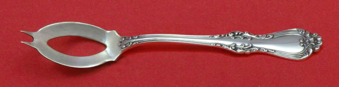 Countess by Frank Smith Sterling Silver Olive Spoon Ideal 5 1/4" Custom Made: Countess by Frank Smith Sterling Silver Olive Spoon Ideal 5 1/4" Custom Made Countess by frank smith sterling silver custom made ideal olive spoon 5 1/4" in the pattern countess by frank smith. It is