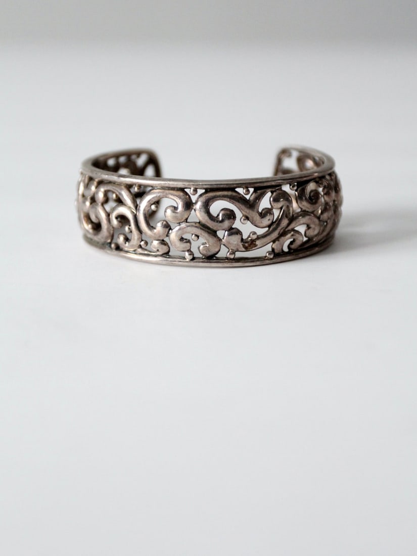 Vintage Sterling Silver Cuff By Barse: Vintage Sterling Silver Cuff By Barse This is a vintage Barse sterling silver cuff bracelet. The bold silver cuff has a swirling paisley design. Marked Barse Thai 925. Outside Length 7.375 inch 18.7 c