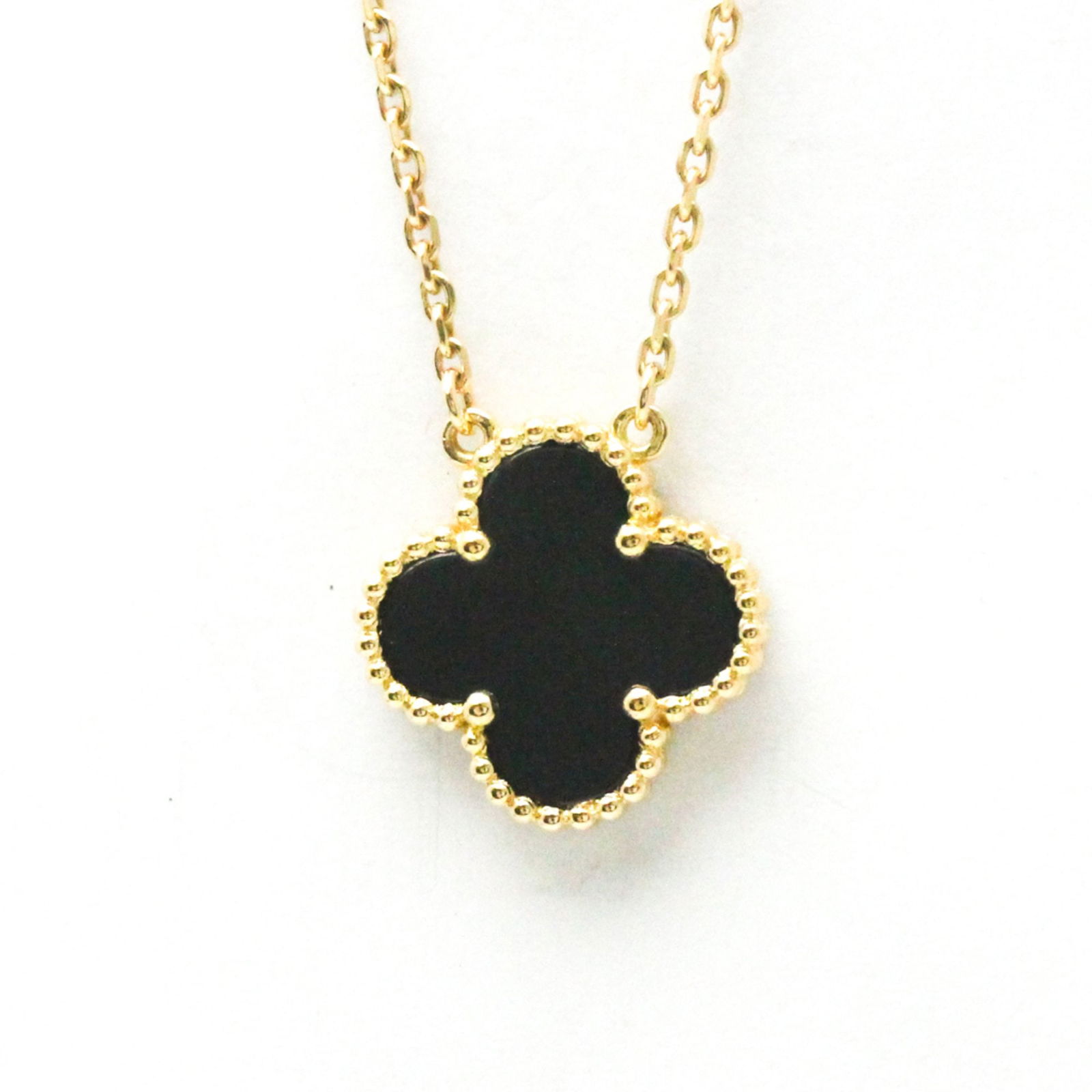 Van Cleef & Arpels Vintage Alhambra VCARA45800(AL0600NX) Yellow Gold (18K) Onyx Women Men Fashion: Van Cleef & Arpels Vintage Alhambra VCARA45800(AL0600NX) Yellow Gold (18K) Onyx Women Men Fashion Pendant Necklace (Gold) Brand: Van Cleef & Arpels Line: Vintage Alhambra Model: VCARA45800(AL0600NX) N