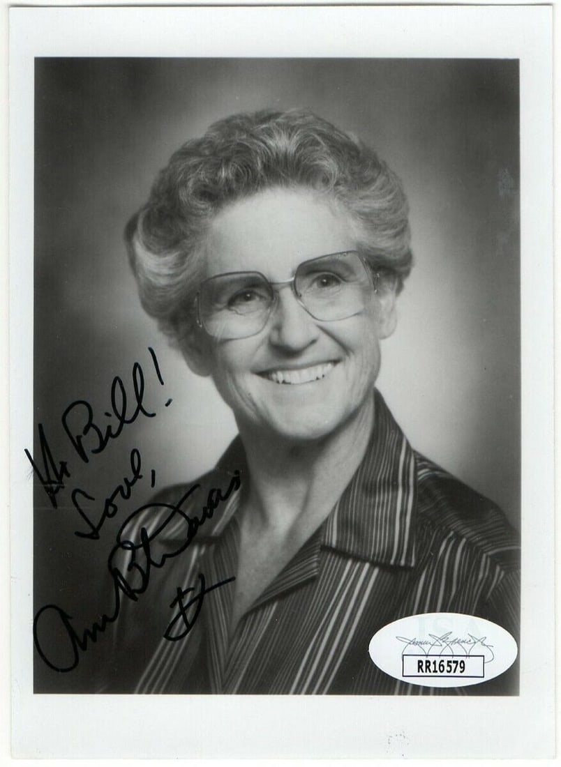 Ann B. Davis Signed Autographed Small Photo The Brady Bunch Alice JSA: Ann B. Davis Signed Autographed Small Photo The Brady Bunch Alice JSA Object Type: Photograph Industry: Television Original/Reproduction: Original Autograph Authentication: James Spence (JSA) Pre-Owne