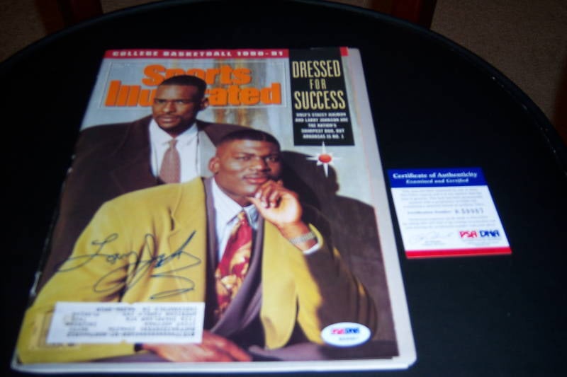 LARRY JOHNSON KNICKS PSADNA SIGNED SPORTS ILLUSTRATED: LARRY JOHNSON KNICKS PSADNA SIGNED SPORTS ILLUSTRATED Sport: Basketball-NBA Product: Magazine Original/Reprint: Original Pre-Owned The MYNT Guarantee: While the lot images are representative of the it