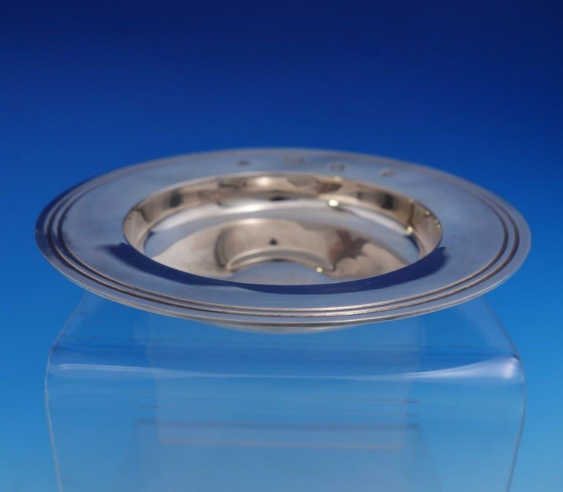 Richard Comyns English Sterling Silver Candy Dish Heavy London c.1962: Richard Comyns English Sterling Silver Candy Dish Heavy London c.1962 Richard comynswonderful english sterling silver heavy candy dish made by richard comyns of london circa 1962. The dish measures 3/