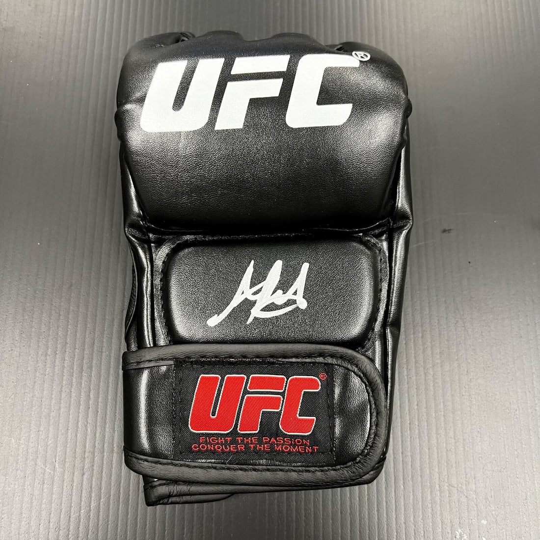 Islam Makhachev Signed Glove JSA Autographed UFC: Islam Makhachev Signed Glove JSA Autographed UFC Sport: Mixed Martial Arts (MMA) Original/Reprint: Original Product: Glove(s) Pre-Owned While the lot images are representative of the item, the size, p