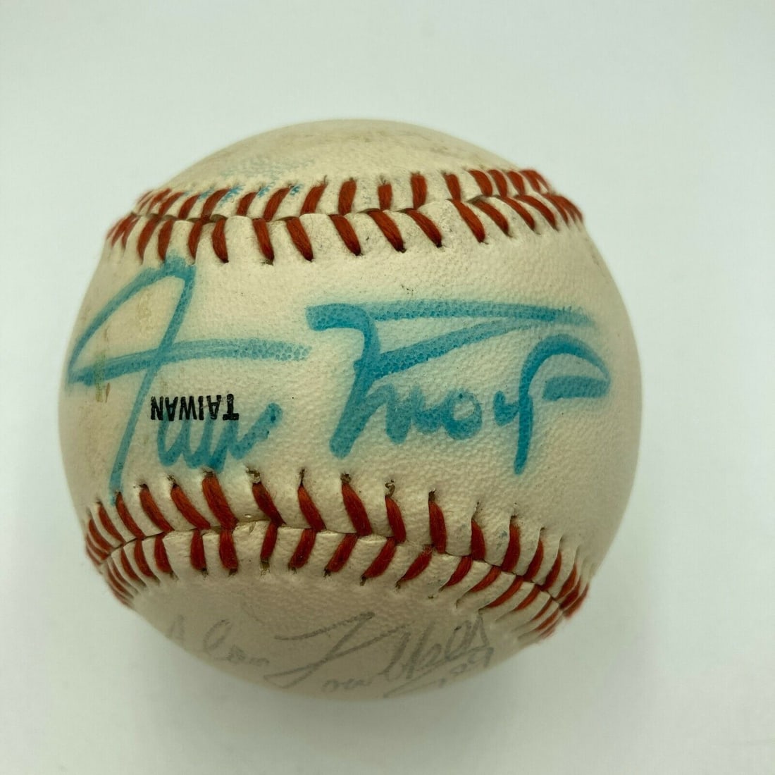 Willie Mays Signed Vintage 1970s San Francisco Giants Baseball JSA COA: Willie Mays Signed Vintage 1970s San Francisco Giants Baseball JSA COA Product: Ball Sport: Baseball-MLB Autograph Authentication: James Spence Authentication (JSA) Original/Reprint: Original Pre-Owne