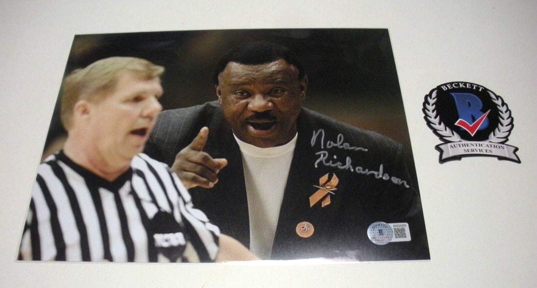 NOLAN RICHARDSON ARKANSAS RAZORBACKS LEGEND COACH BECKETT/COA SIGNED 8X10 PHOTO: NOLAN RICHARDSON ARKANSAS RAZORBACKS LEGEND COACH BECKETT/COA SIGNED 8X10 PHOTO Sport: Basketball-NBA Original/Reprint: Original Product: Photo Pre-Owned The MYNT Guarantee: While the lot images are r