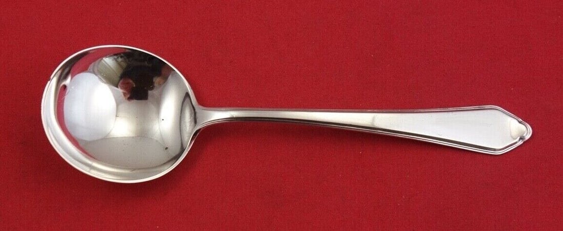 Gilbert Stuart by Blackinton Sterling Silver Cream Soup Spoon 5 5/8": Gilbert Stuart by Blackinton Sterling Silver Cream Soup Spoon 5 5/8" Gilbert stuart by blackinton sterling silver cream soup spoon 5 5/8" in the pattern gilbert stuart by blackinton. It is not monogra