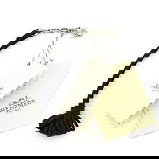 HERMES Carmen Cheetah Pom Bookmark Keychain Bag Charm 327110A 89TPM Black: HERMES Carmen Cheetah Pom Bookmark Keychain Bag Charm 327110A 89TPM Black Brand: Hermes Color: Black Material: Leather Size (LxW): 120.00mm / 4.72 Weight: 4g / 0.14oz. Condition: Opened (never