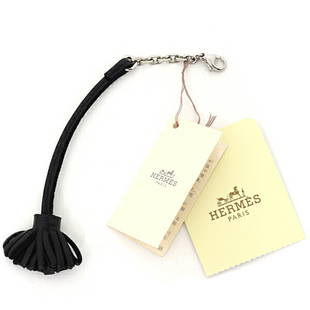 HERMES Carmen Cheetah Pom Bookmark Keychain Bag Charm 327110A 89TPM Black: HERMES Carmen Cheetah Pom Bookmark Keychain Bag Charm 327110A 89TPM Black Brand: Hermes Color: Black Material: Leather Size (LxW): 120.00mm / 4.72 Weight: 4g / 0.14oz. Condition: Opened (never