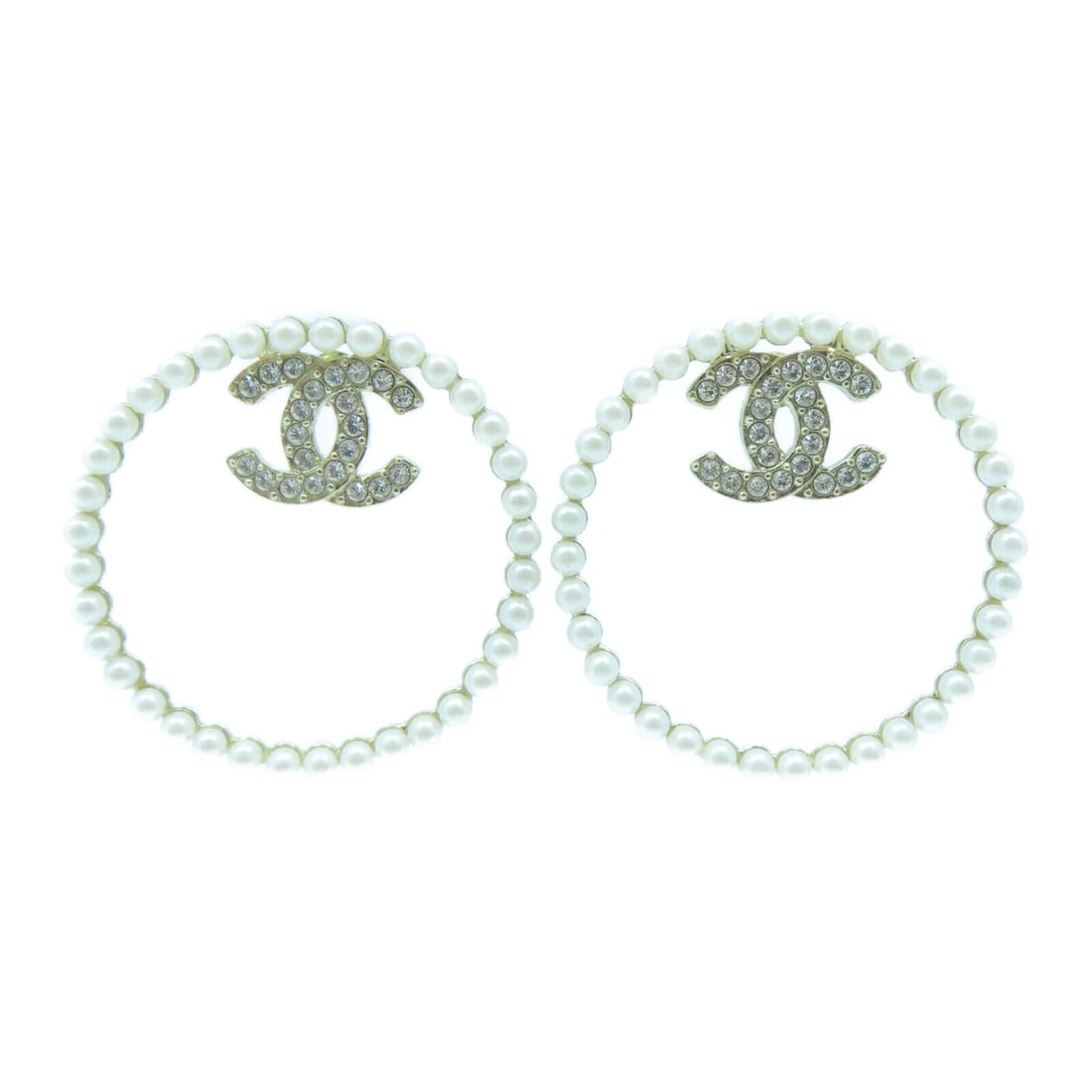 CHANEL CC Earrings Metal Pearl/Gold: CHANEL CC Earrings Metal Pearl/Gold Style: Earring Material: Other Color: Other Metal: Other Size Type: Regular Main Stone: No Stone Type: Earring Frame Color: Other Metal Purity: Other B: Reasonable