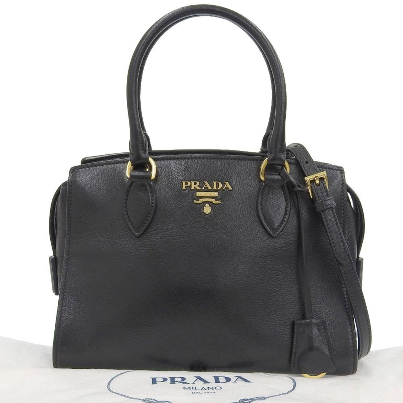 PRADA handbag shoulder bag leather black 1BA164: PRADA handbag shoulder bag leather black 1BA164 Brand: Prada Model: 1BA164 Type: Handbag Shoulder bag Material: Leather Leather: Color: Black Closure: Zipper Gender: Women Size (HxWxD): 18cm x 24cm x