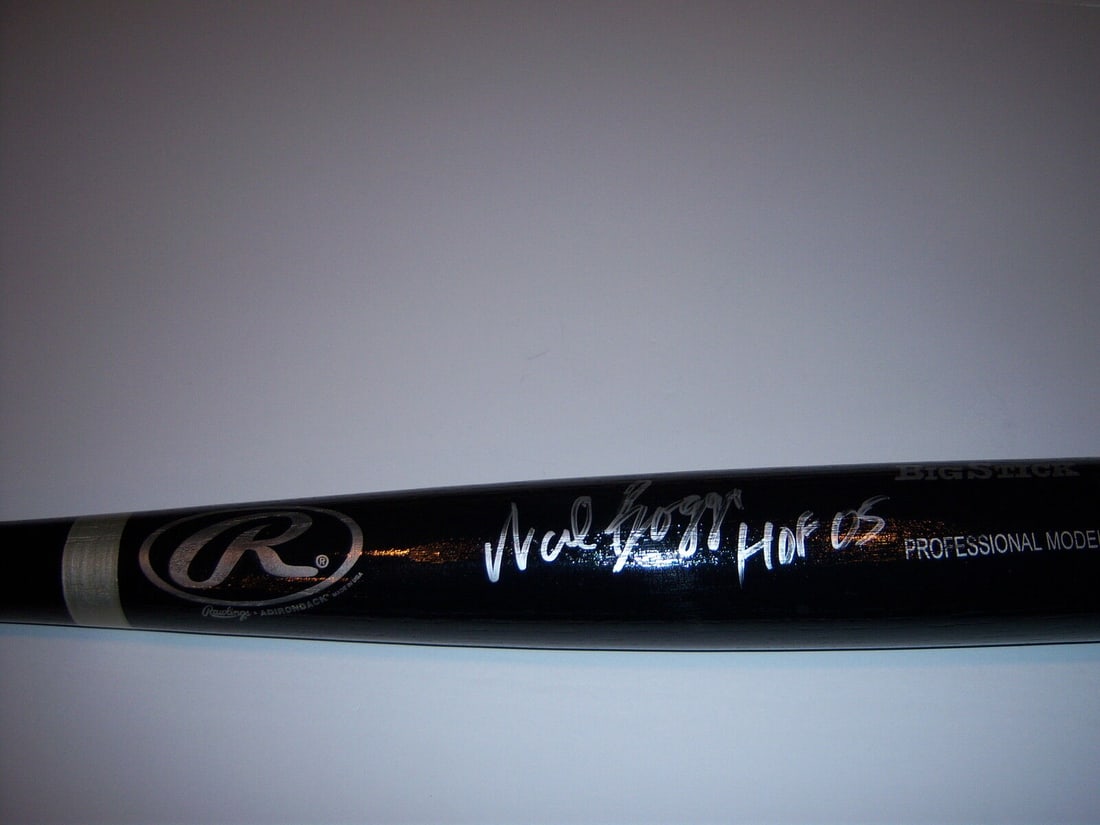 WADE BOGGS REDSOX HOF 05 LBSPORTS/COA SIGNED BIG STICK BAT: WADE BOGGS REDSOX HOF 05 LBSPORTS/COA SIGNED BIG STICK BAT Sport: Baseball-MLB Product: Bat Original/Reprint: Original Pre-Owned While the lot images are representative of the item, the size, placemen