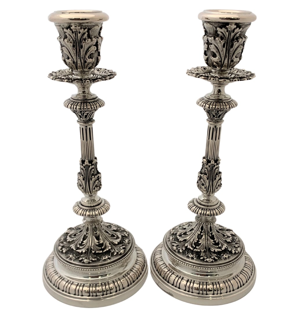 BUCCELLATI 800 SILVER HANDMADE ELEGANT LEAF APPLIQUE ORNATE SLEEK CANDLESTICKS: BUCCELLATI 800 SILVER HANDMADE ELEGANT LEAF APPLIQUE ORNATE SLEEK CANDLESTICKS Composition: Sterling Silver Buccellati 800 Silver Candlesticks. Featuring handmade elegant leaf applique ornate sleek de