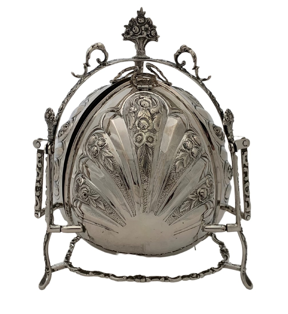 ANTIQUE EUROPEAN 800 SILVER HANDMADE FLORAL 3 PART TRIPLE BISCUIT BUN HOLDER: ANTIQUE EUROPEAN 800 SILVER HANDMADE FLORAL 3 PART TRIPLE BISCUIT BUN HOLDER Composition: Sterling Silver Maker: Made in Turkey Antique European 800 Silver 3 Part Triple Biscuit Bun Holder. Featuring