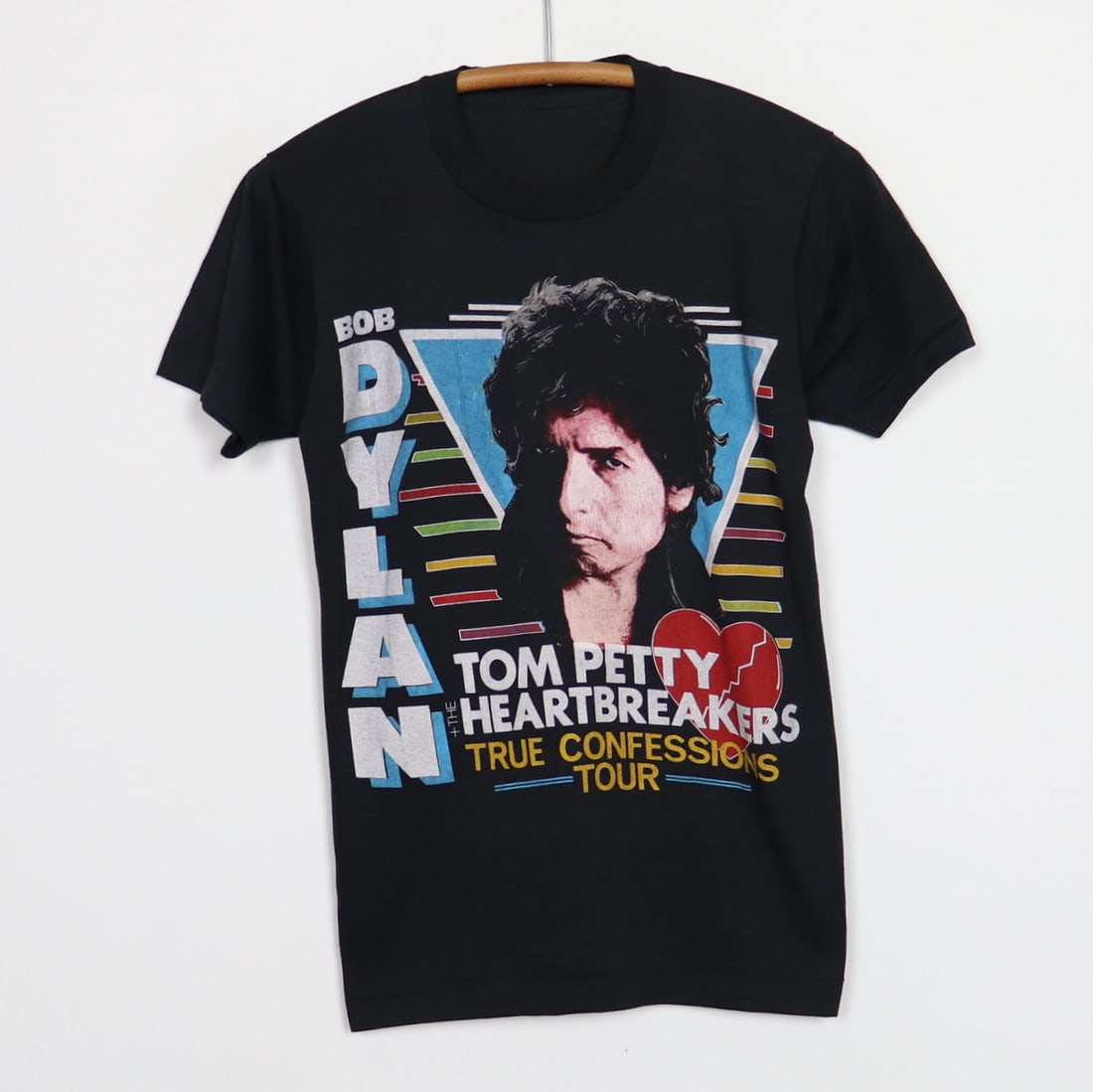 1986 Bob Dylan Tom Petty True Confessions Tour Shirt: 1986 Bob Dylan Tom Petty True Confessions Tour Shirt Original 1986 Bob Dylan Tom Petty True Confessions Tour Shirt. This is a true vintage shirt, not a modern reproduction. Sizes vary so please use me