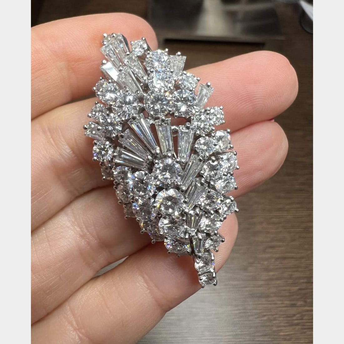 Kazinsky 1950s Platinum Diamond Brooch/Pendant: Kazinsky 1950s Platinum Diamond Brooch/Pendant Stone Type: Diamonds Metal Type: Platinum Other: Signed Vintage Appraisal Price: $35800 Comments: Kazinsky 1950's Platinum Diamond Brooch/Pendant Weighin
