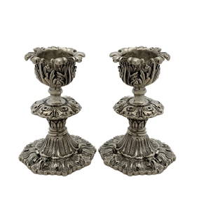 ITALIAN 925 STERLING SILVER HANDMADE ELEGANT CHASED ORNATE 3.50" CANDLESTICKS: ITALIAN 925 STERLING SILVER HANDMADE ELEGANT CHASED ORNATE 3.50" CANDLESTICKS Composition: Sterling Silver Maker: Made in Italy Fine Italian 925 Sterling Silver Candlesticks. Featuring handmade