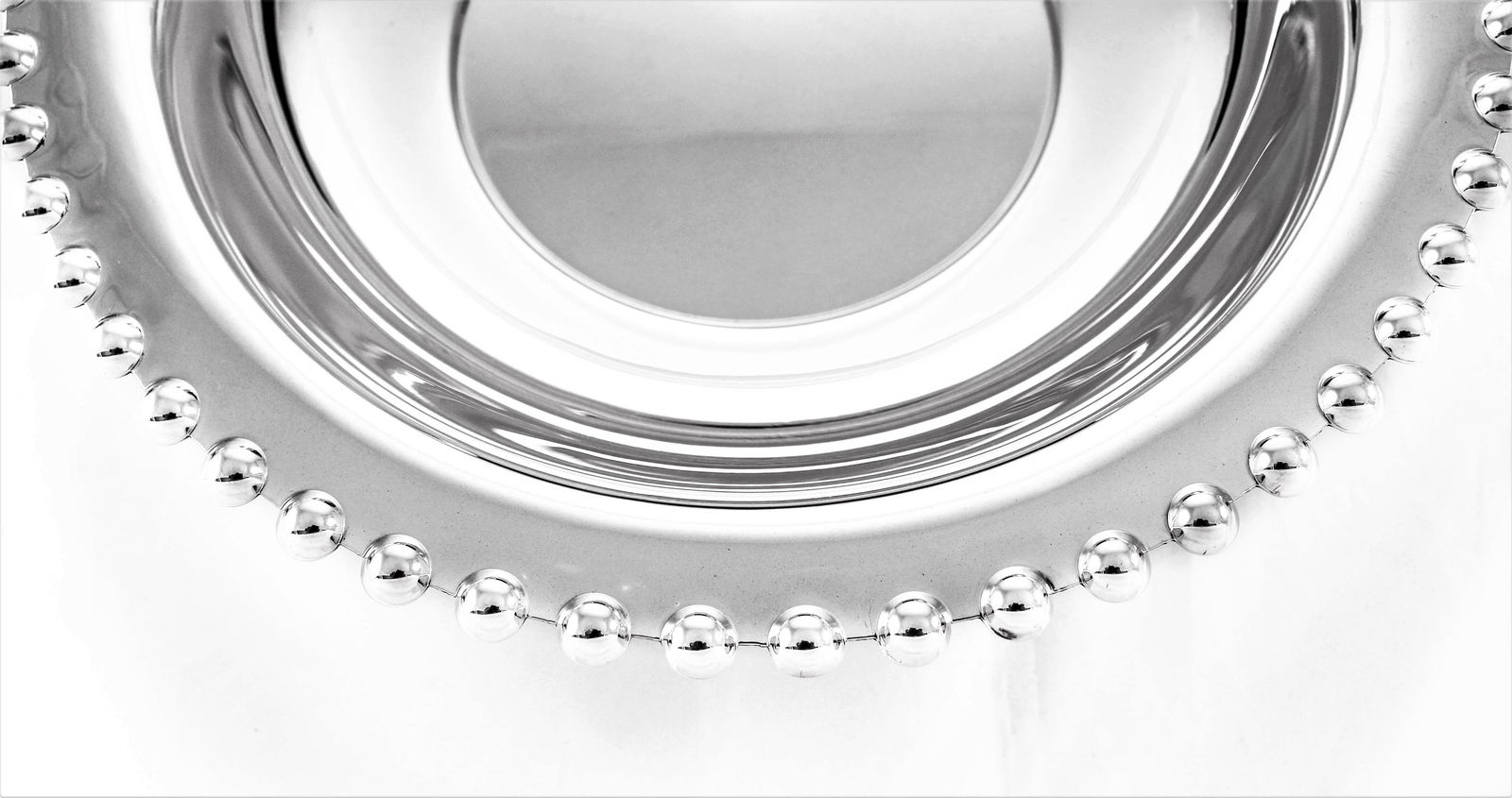 Wallace Sterling Bowl: Wallace Sterling Bowl Creator: Wallace Silversmiths (Manufacturer) Dimensions: Height: 2.5 in (6.35 cm)Diameter: 11 in (27.94 cm) Materials and Techniques: Sterling Silver Place of Origin: United Stat