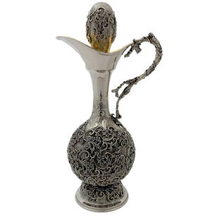 FINE 925 STERLING SILVER HANDMADE HEAVY FLORAL & LEAF APPLIQUE ORNATE PITCHER: FINE 925 STERLING SILVER HANDMADE HEAVY FLORAL & LEAF APPLIQUE ORNATE PITCHER Composition: Sterling Silver Fine 925 Sterling Silver Pitcher. Featuring handmade heavy floral & leaf applique ornate