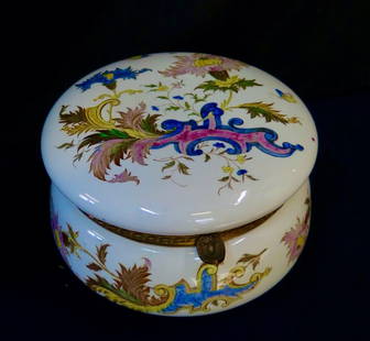 Antique French Porcelain Vanity Box: Antique French Porcelain Vanity Box Style: French Age: 1850-1899 Maker: Unknown Material: Ceramic & Porcelain Original/Reproduction: Original Color: Multi-Color Country/Region Of Origin: France Type: