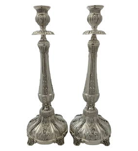 FINE 925 STERLING SILVER HANDMADE CHASED SWIRL LEAF APPLIQUE ORNATE CANDLESTICKS: FINE 925 STERLING SILVER HANDMADE CHASED SWIRL LEAF APPLIQUE ORNATE CANDLESTICKS Composition: Sterling Silver Maker: Turkey Fine 925 Sterling Silver Candlesticks. Featuring handmade chased leaf appliq