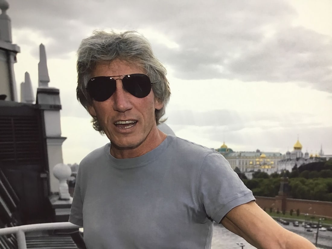 Pink Floyd Roger Waters large RARE Giclee Photograph on Paper: Pink Floyd Roger Waters large RARE Giclee Photograph on Paper Industry: Music Artist/Band: Pink Floyd Genre: Rock & Pop Pre-Owned PLEASE NOTE: LOCAL PICK UP IS NOT AN OPTION AND ALL ITEMS IN THIS AUCT