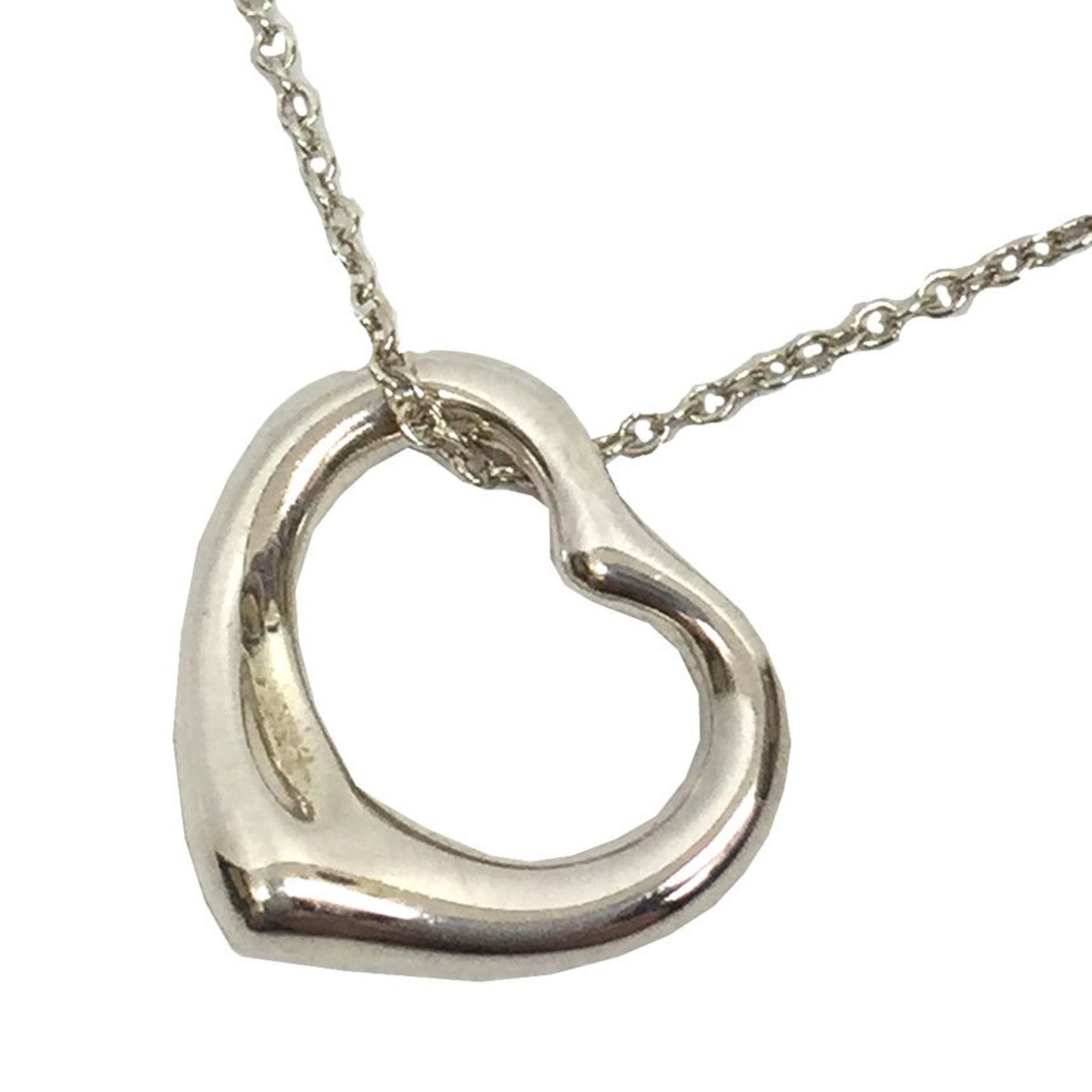 Tiffany TIFFANY & Co. Elsa Peretti Open Heart Necklace S 925 Silver Pendant: Tiffany TIFFANY & Co. Elsa Peretti Open Heart Necklace S 925 Silver Pendant Brand: Tiffany Necklace Type: Necklace Gender: Women Material: Silver 925 Color: Silver Neck Circumference: 40 cm / 15.74 Pe