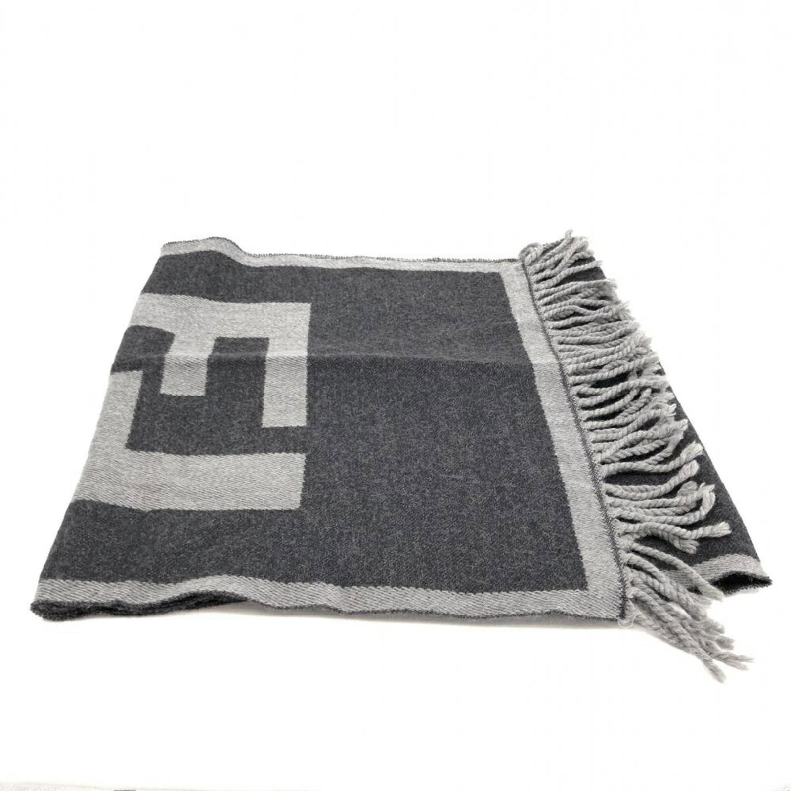 FENDI Scarf Black Fendi: FENDI Scarf Black Fendi Brand: Fendi Type: Scarf Gender: Women Color: Black Blue Size (LxW): 40cm x 1.52m / 15.74 x 59.84 Condition: Used (good) Overall Traces of Use: Slight The Mynt Guarantee: All i