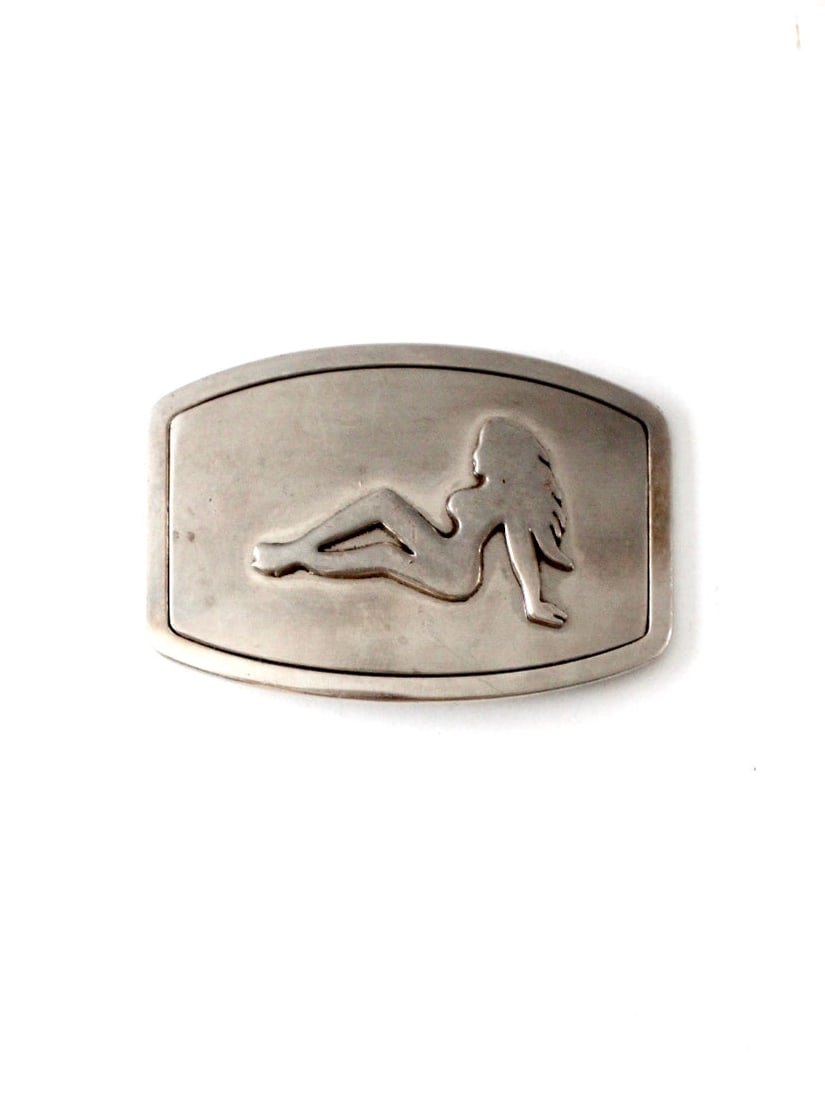 Vintage 70S Mudflap Girl Trucker Buckle: Vintage 70S Mudflap Girl Trucker Buckle From our Stylists Collection Length 4.25 inch 10.8 cm Width 2.75 inch 7 cm Bar Back 1.625 inch 4.1 cm Pre-Owned The Mynt Guarantee: All items in this auction ar