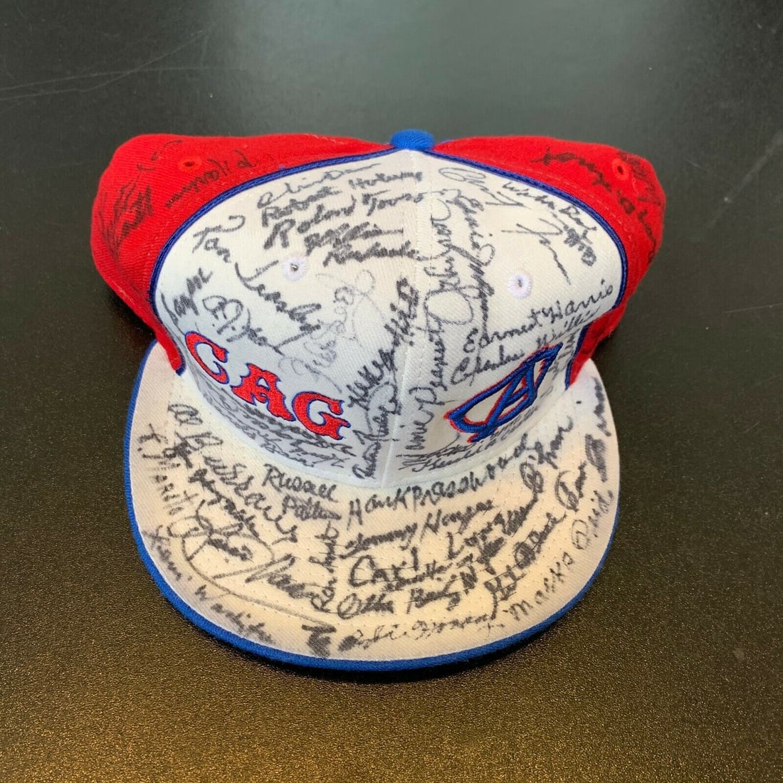 Negro League Legends Signed Chicago Giants Hat Loaded With 64 Signatures: Negro League Legends Signed Chicago Giants Hat Loaded With 64 Signatures Product: Hat Sport: Baseball-MLB Original/Reprint: Original Pre-Owned While the lot images are representative of the item, the 
