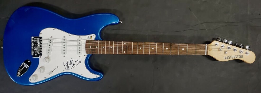 LL Cool J Hand Signed Autographed Electric Guitar Lip Sync Battle R&B GA: LL Cool J Hand Signed Autographed Electric Guitar Lip Sync Battle R&B GA Industry: Music Object Type: Guitar & Guitar Pick Original/Reproduction: Original Autograph Authentication: Global Authentics (