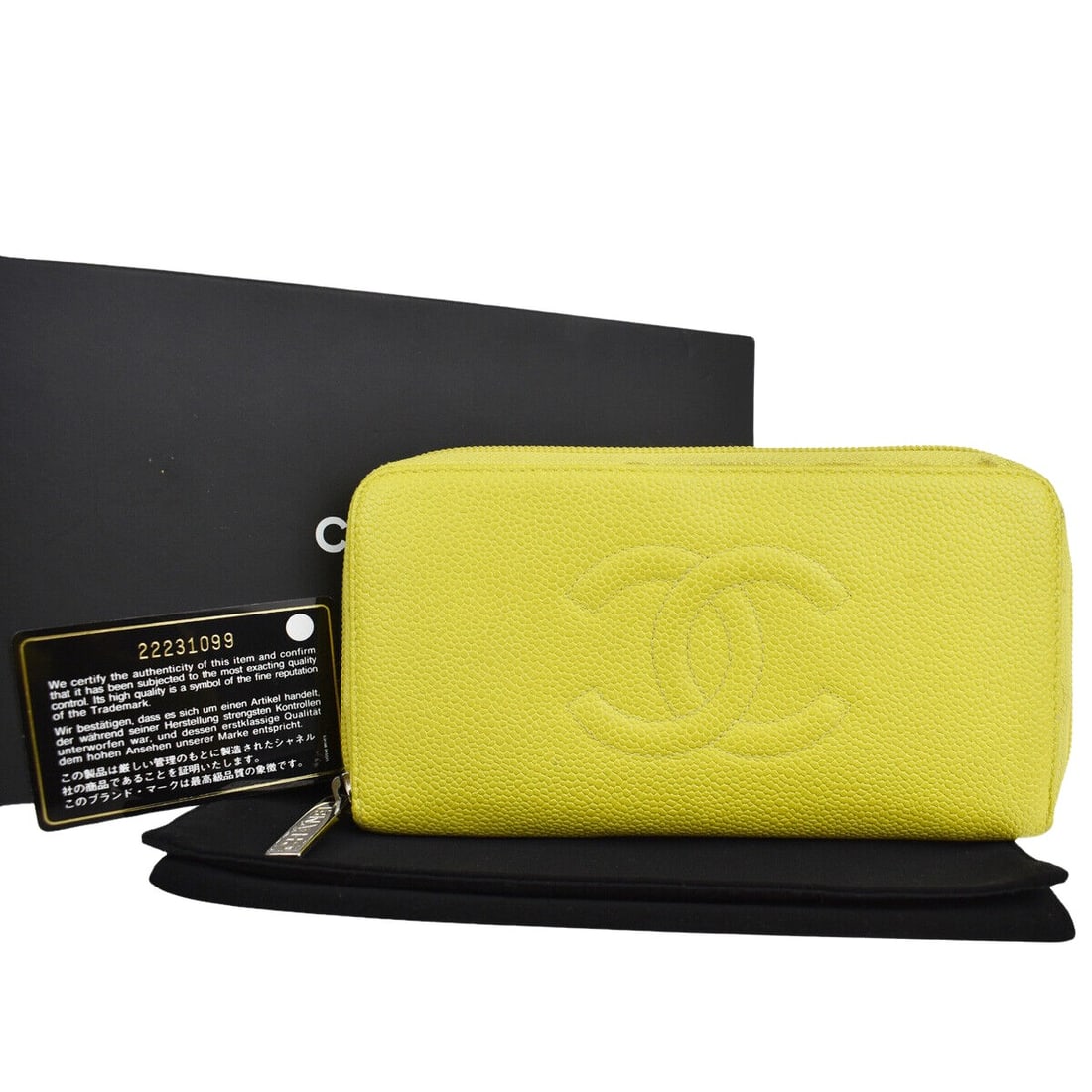 Chanel Logo CC: Chanel Logo CC Brand: Chanel Model: Logo CC Color: Yellow Material: Leather Dimensions: W 19 x H 10cm Country of Origin: Italie Comments: Introducing the CHANEL Logo CC Zip-Around Wallet a versatile u