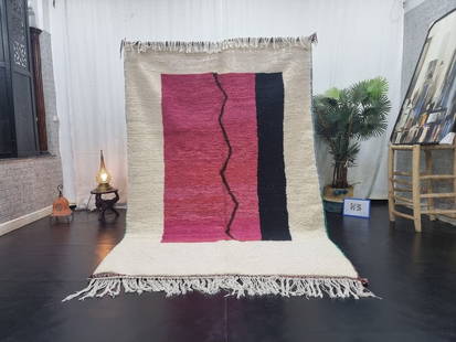 Luxury Rug: Luxury Rug Luxury Authentic Rug handwoven in the Atlas Mountains by local Berber women weavers using traditional tools and natural local wool.Material: 100% local sheep woolCountry of Origine :