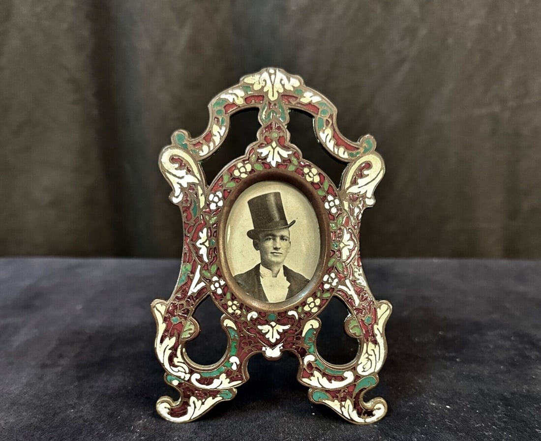 Victorian Champleve Photo Frame: Victorian Champleve Photo Frame Antique: Yes Type: Photo Frame Item Height: 5 in Color: Multicolor Style: Victorian Material: Metal champleve' enamel Item Length: Less Than 10 in Item Width: Less Than