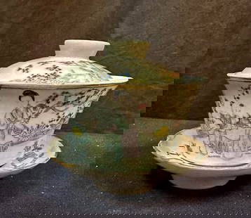 Chinese Covered Porcelain Cup: Chinese Covered Porcelain Cup Primary Material: Porcelain & Pottery Color: Multi-Color Original/Reproduction: Antique Original Region Of Origin: China Age: 1850-1899 This antique Chinese porcelain